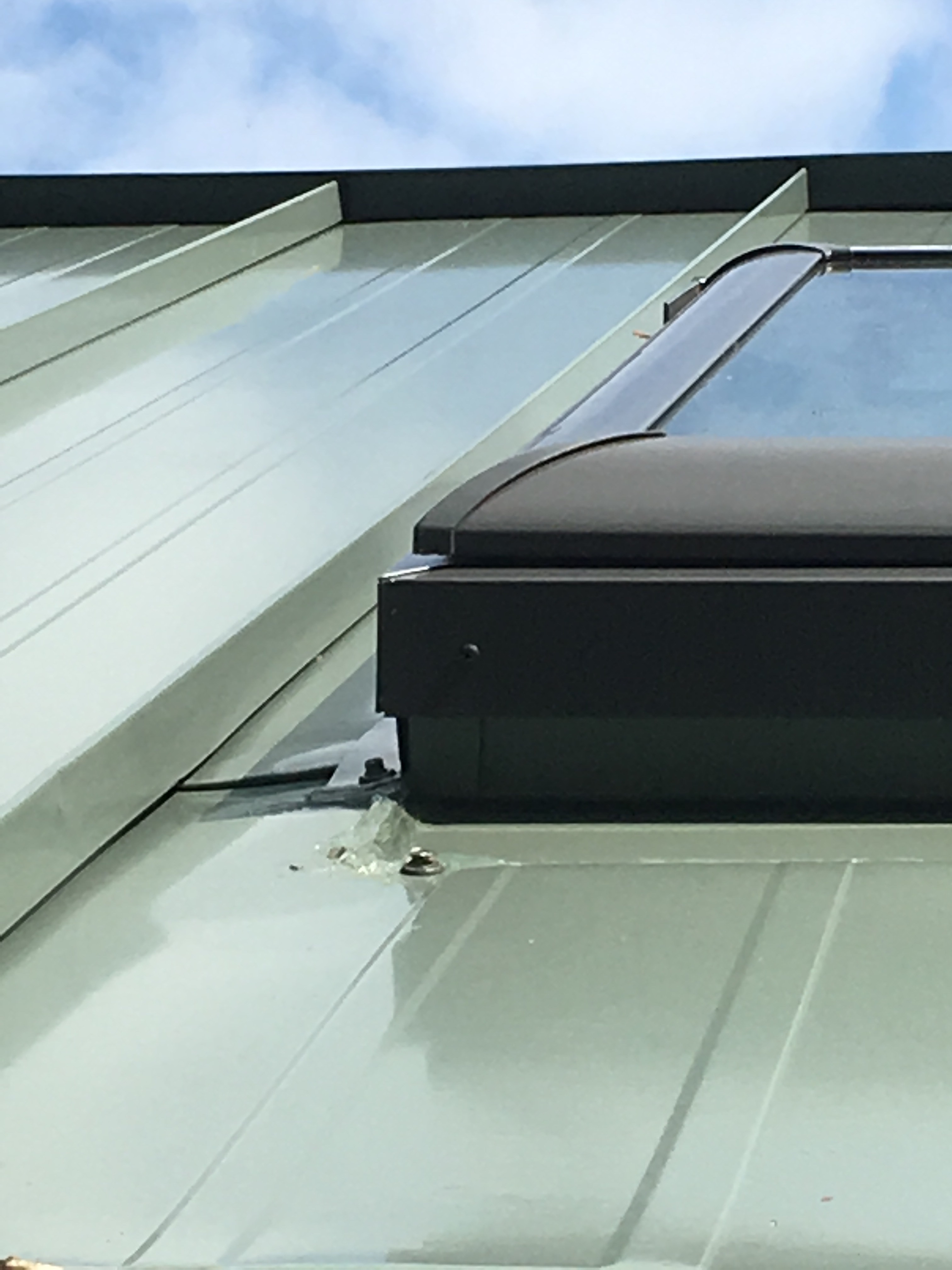 Installation around skylight workmanship questions: 