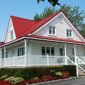 <div><h4>Amazing Red Metal Roof</h4><p><b>Manufacturer:</b> Ideal Roofing Company  Limited</p><p><b>Location:</b> US</p><p><b>Style:</b> Vertical Panel/Standing Seam</p><p><b>Color:</b> Red</p><p><a href="/gallery/image-detail/1177/" class="link-arrow text-uppercase theme-color--orange" data-toggle="modal" data-target="#detailModal_gallery_image_grid_lamlejqhdgHs">View More</a></p></div>