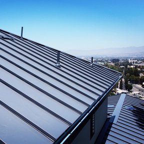 <div><h4>A+ Studio City Metal Roof</h4><p><b>Manufacturer:</b> CAP Metal Build</p><p><b>Location:</b> California, US</p><p><b>Style:</b> Vertical Panel/Standing Seam</p><p><b>Material:</b> Steel</p><p><b>Color:</b> Gray</p><p><a href="/gallery/image-detail/1280/" class="link-arrow text-uppercase theme-color--orange" data-toggle="modal" data-target="#detailModal_gallery_image_grid_lamlejqhdgHs">View More</a></p></div>