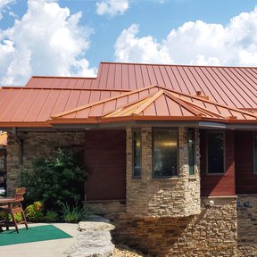 <div><h4>Standing Seam . Sheffield . Copper Metallic</h4><p><b>Manufacturer:</b> Roofing Force</p><p><b>Location:</b> Missouri, US</p><p><b>Style:</b> Vertical Panel/Standing Seam</p><p><b>Material:</b> Steel, Copper</p><p><a href="/gallery/image-detail/1370/" class="link-arrow text-uppercase theme-color--orange" data-toggle="modal" data-target="#detailModal_gallery_image_grid_lamlejqhdgHs">View More</a></p></div>